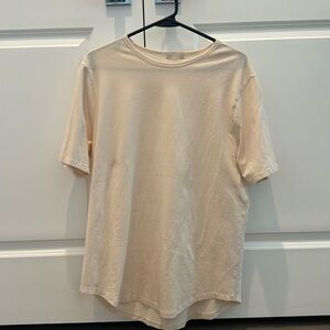 SHORT SLEEVE CURVED HEM T-SHIRT